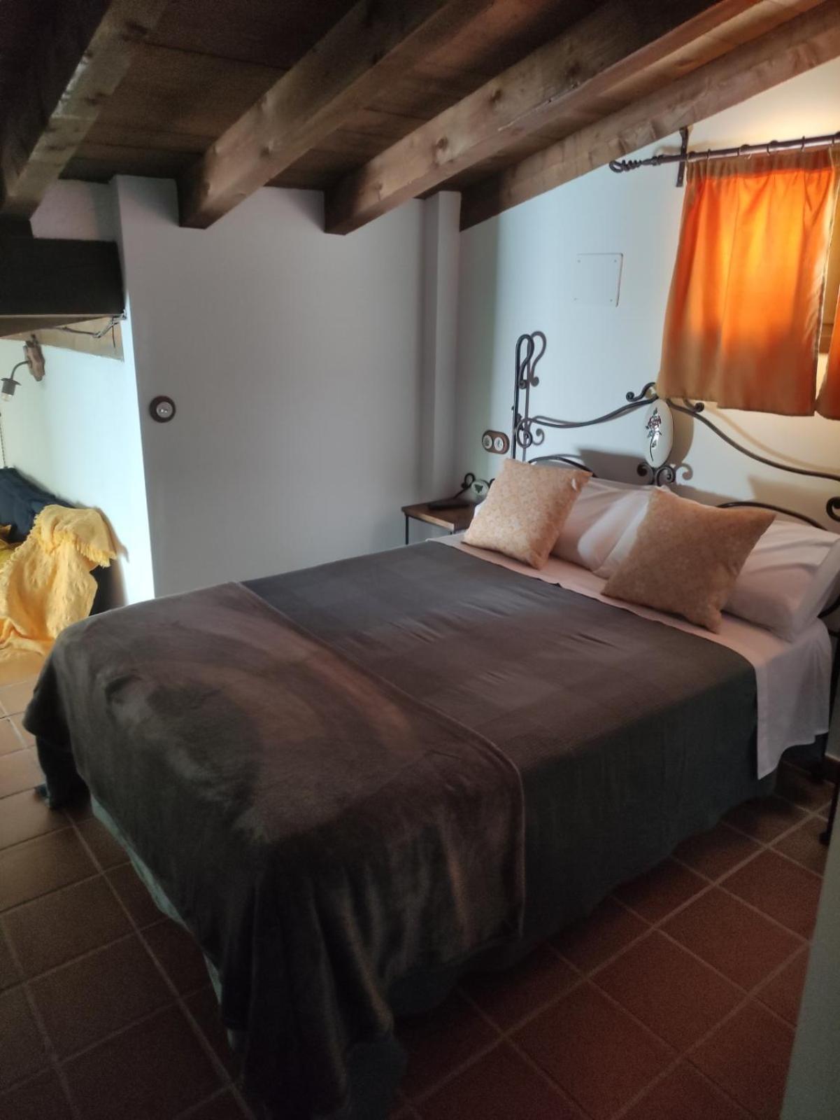 La Casa De La Abuela Amalia Lägenhet Arenas de San Pedro Exteriör bild